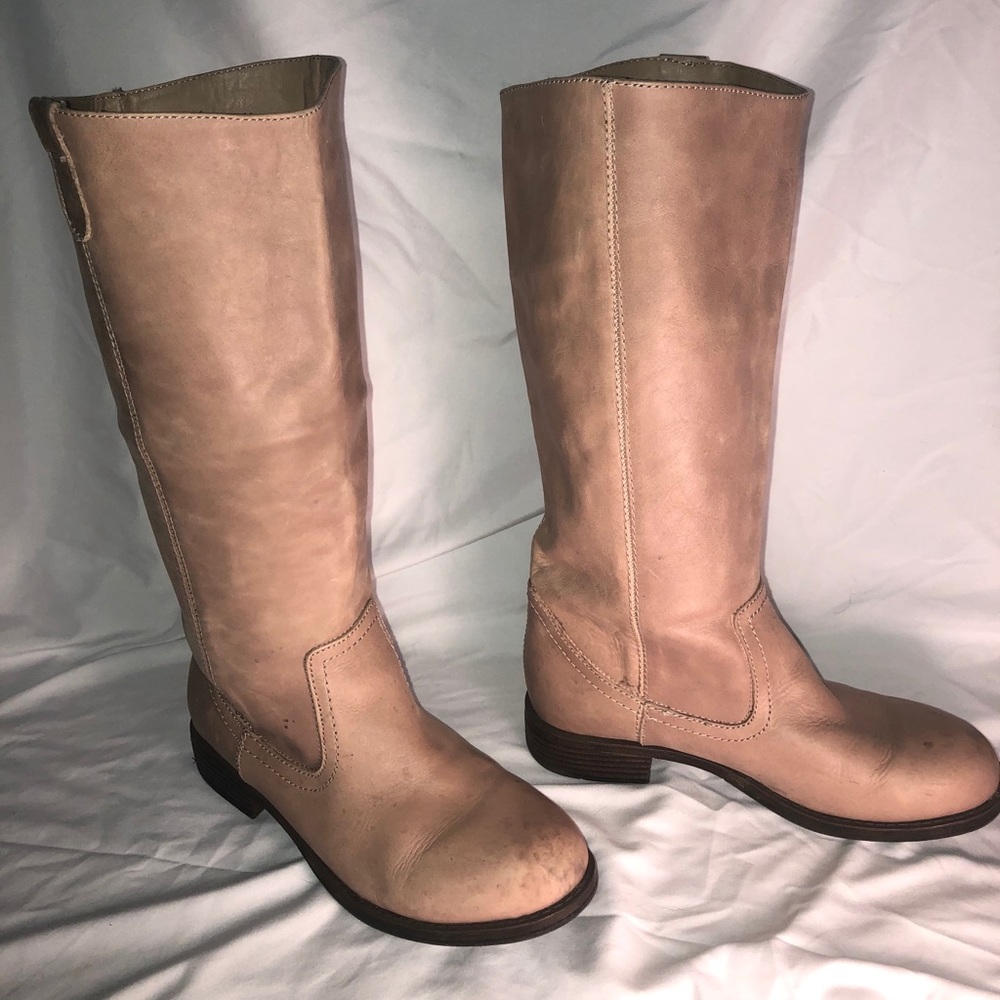Tall nude boot